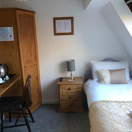 Fairways Guest House CBG Екстериор снимка